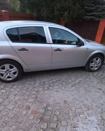 Opel Astra cena 11900 przebieg: 298000, rok produkcji 2011 z Lubraniec małe 46